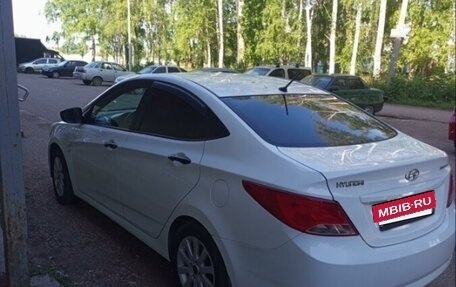 Hyundai Solaris II рестайлинг, 2015 год, 800 000 рублей, 4 фотография