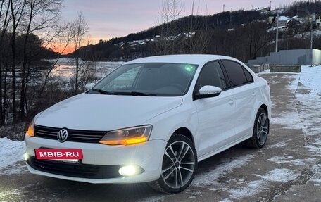 Volkswagen Jetta VI, 2013 год, 865 000 рублей, 2 фотография