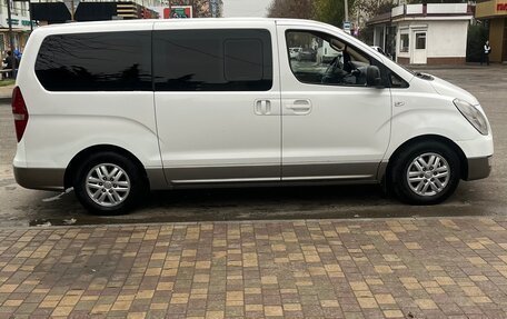 Hyundai H-1 II рестайлинг, 2017 год, 2 200 000 рублей, 1 фотография