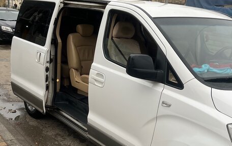 Hyundai H-1 II рестайлинг, 2017 год, 2 200 000 рублей, 3 фотография