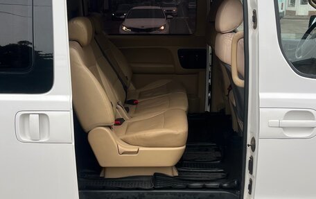 Hyundai H-1 II рестайлинг, 2017 год, 2 200 000 рублей, 4 фотография