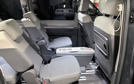 Volkswagen Multivan, 2022 год, 5 650 000 рублей, 9 фотография