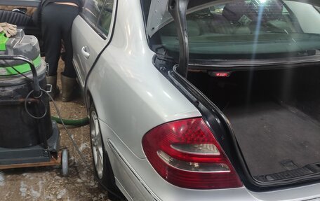 Mercedes-Benz E-Класс, 2003 год, 680 000 рублей, 10 фотография