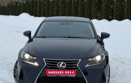 Lexus IS III, 2018 год, 2 370 000 рублей, 2 фотография