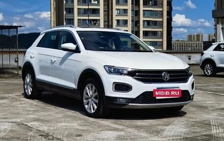 Volkswagen T-Roc I, 2022 год, 1 860 000 рублей, 3 фотография