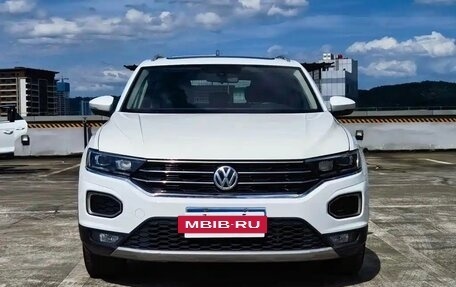 Volkswagen T-Roc I, 2022 год, 1 860 000 рублей, 2 фотография