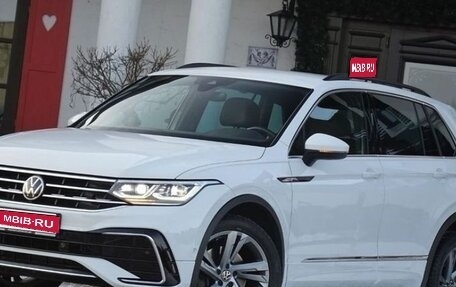 Volkswagen Tiguan II, 2021 год, 2 350 000 рублей, 1 фотография