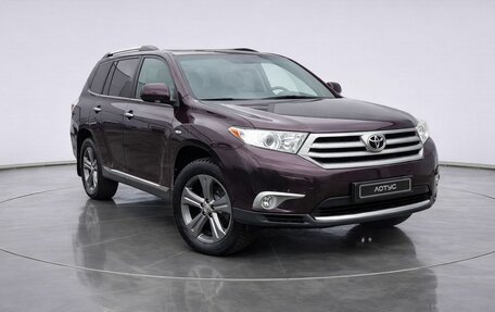 Toyota Highlander III, 2013 год, 2 395 000 рублей, 2 фотография