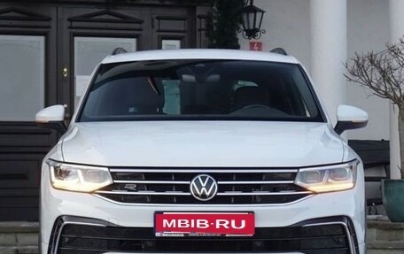 Volkswagen Tiguan II, 2021 год, 2 350 000 рублей, 11 фотография