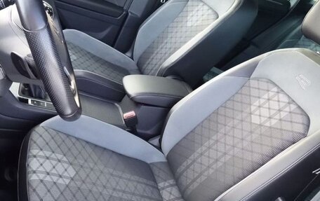 Volkswagen Tiguan II, 2021 год, 2 350 000 рублей, 18 фотография