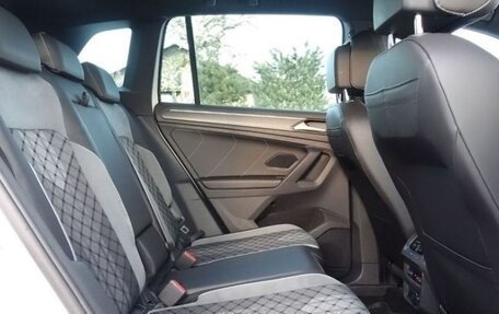 Volkswagen Tiguan II, 2021 год, 2 350 000 рублей, 21 фотография