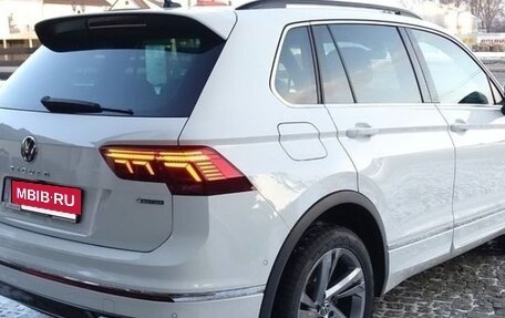 Volkswagen Tiguan II, 2021 год, 2 350 000 рублей, 17 фотография