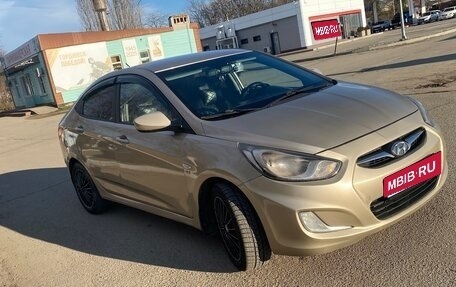 Hyundai Solaris II рестайлинг, 2013 год, 800 000 рублей, 1 фотография