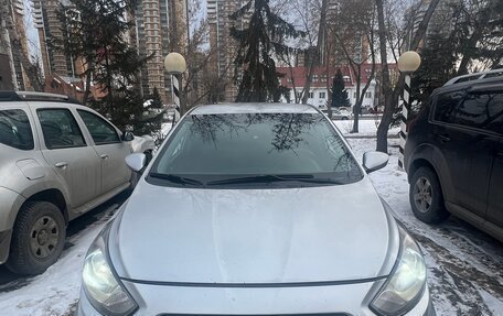 Hyundai Solaris II рестайлинг, 2013 год, 645 000 рублей, 1 фотография