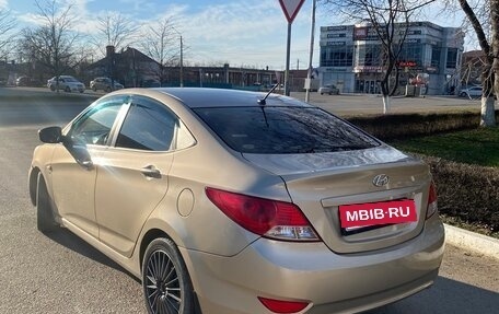 Hyundai Solaris II рестайлинг, 2013 год, 800 000 рублей, 2 фотография