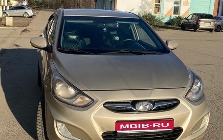 Hyundai Solaris II рестайлинг, 2013 год, 800 000 рублей, 3 фотография