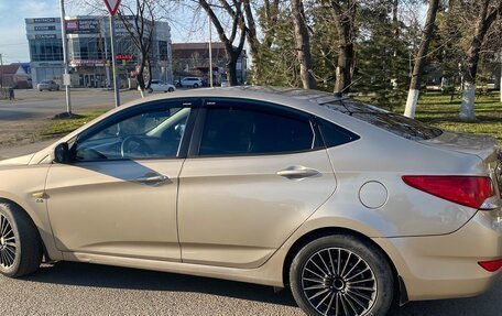 Hyundai Solaris II рестайлинг, 2013 год, 800 000 рублей, 4 фотография