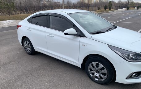 Hyundai Solaris II рестайлинг, 2017 год, 1 350 000 рублей, 2 фотография