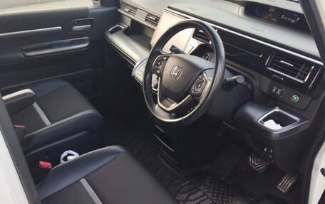 Honda Stepwgn IV, 2021 год, 2 190 000 рублей, 6 фотография