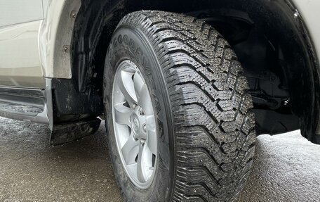 Toyota Land Cruiser Prado 120 рестайлинг, 2004 год, 1 599 000 рублей, 16 фотография