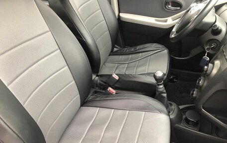 Toyota Yaris III рестайлинг, 2009 год, 660 000 рублей, 10 фотография