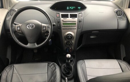 Toyota Yaris III рестайлинг, 2009 год, 660 000 рублей, 12 фотография