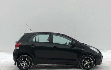 Toyota Yaris III рестайлинг, 2009 год, 660 000 рублей, 4 фотография