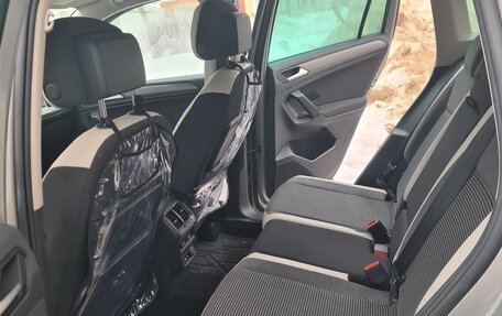 Volkswagen Tiguan II, 2019 год, 3 000 000 рублей, 6 фотография