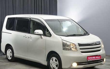 Toyota Noah III, 2008 год, 1 250 000 рублей, 1 фотография