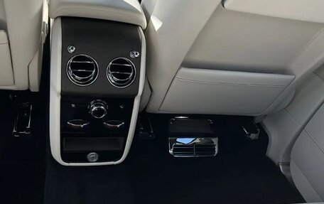 Rolls-Royce Cullinan, 2024 год, 49 900 000 рублей, 17 фотография