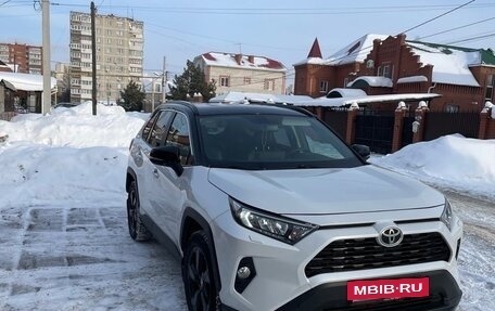 Toyota RAV4, 2021 год, 3 700 000 рублей, 2 фотография