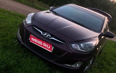 Hyundai Solaris II рестайлинг, 2013 год, 1 100 000 рублей, 1 фотография