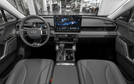 Toyota RAV4, 2025 год, 4 950 000 рублей, 8 фотография