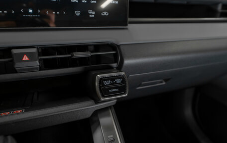 Toyota RAV4, 2025 год, 4 950 000 рублей, 21 фотография