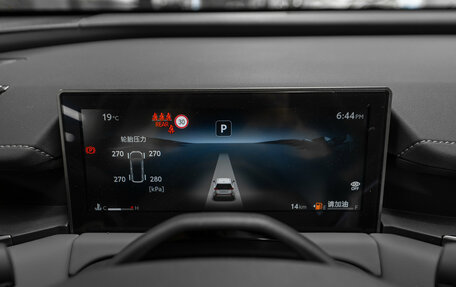 Toyota RAV4, 2025 год, 4 950 000 рублей, 12 фотография