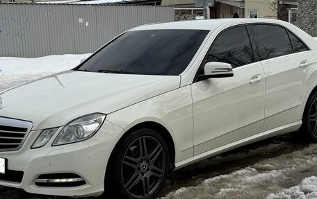 Mercedes-Benz E-Класс, 2011 год, 1 475 000 рублей, 2 фотография