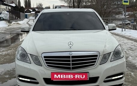 Mercedes-Benz E-Класс, 2011 год, 1 475 000 рублей, 3 фотография