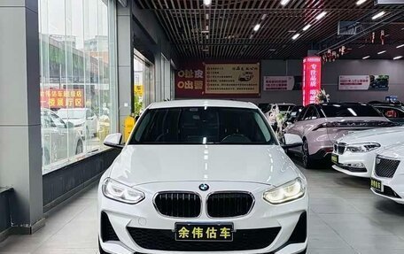 BMW 1 серия, 2022 год, 1 383 000 рублей, 2 фотография