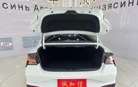 Hyundai Elantra, 2022 год, 1 750 000 рублей, 6 фотография