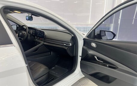 Hyundai Elantra, 2022 год, 1 750 000 рублей, 7 фотография