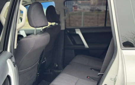 Toyota Land Cruiser Prado 150 рестайлинг 2, 2018 год, 5 100 000 рублей, 6 фотография