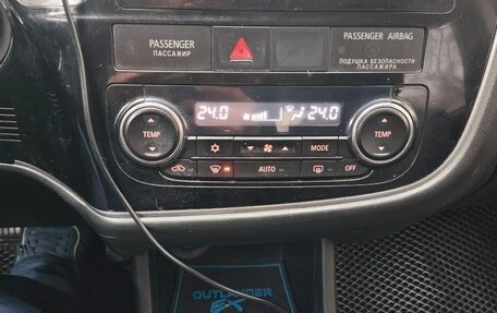 Mitsubishi Outlander III рестайлинг 3, 2013 год, 1 370 000 рублей, 8 фотография