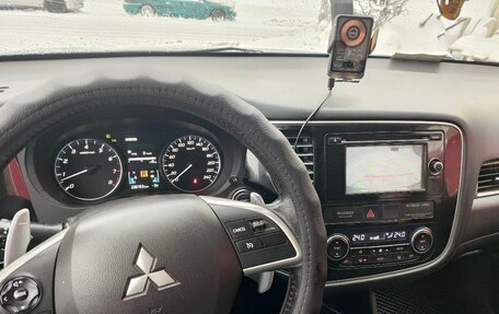 Mitsubishi Outlander III рестайлинг 3, 2013 год, 1 370 000 рублей, 4 фотография