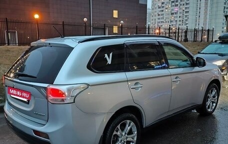 Mitsubishi Outlander III рестайлинг 3, 2013 год, 1 370 000 рублей, 5 фотография
