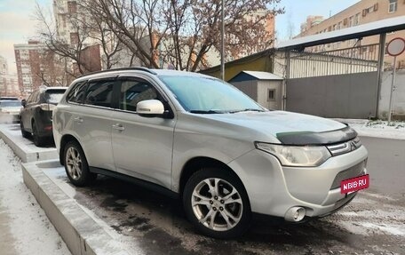 Mitsubishi Outlander III рестайлинг 3, 2013 год, 1 370 000 рублей, 10 фотография