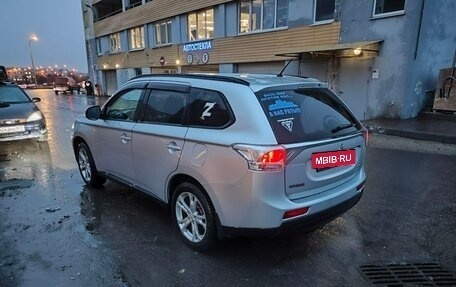 Mitsubishi Outlander III рестайлинг 3, 2013 год, 1 370 000 рублей, 7 фотография