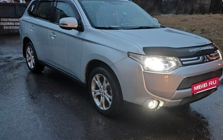 Mitsubishi Outlander III рестайлинг 3, 2013 год, 1 370 000 рублей, 13 фотография