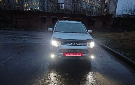 Mitsubishi Outlander III рестайлинг 3, 2013 год, 1 370 000 рублей, 12 фотография