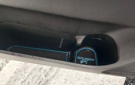 Mitsubishi Outlander III рестайлинг 3, 2013 год, 1 370 000 рублей, 17 фотография