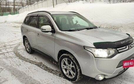 Mitsubishi Outlander III рестайлинг 3, 2013 год, 1 370 000 рублей, 22 фотография